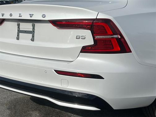 2024 Volvo S60 B5 Core Dark Theme