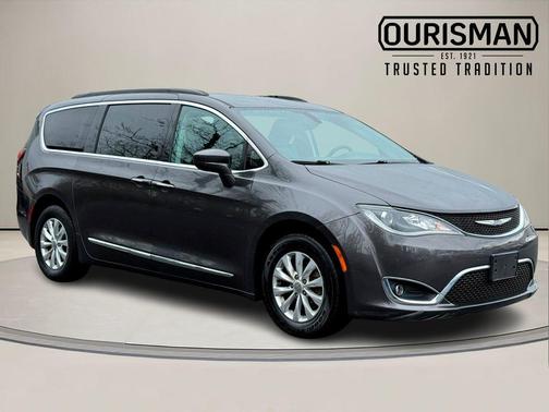 Granite Crystal Clearcoat Metallic 2017 Chrysler Pacifica Touring-L