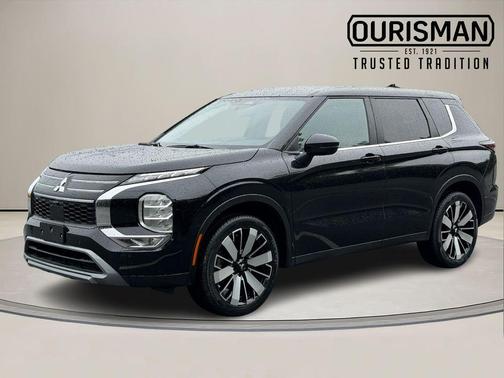 Black 2025 Mitsubishi Outlander SE