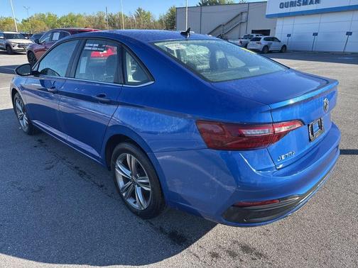 Rising Blue Metallic 2024 Volkswagen Jetta 1.5T SE