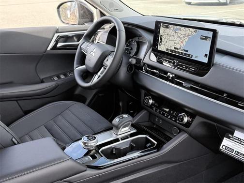 2025 Mitsubishi Outlander SE