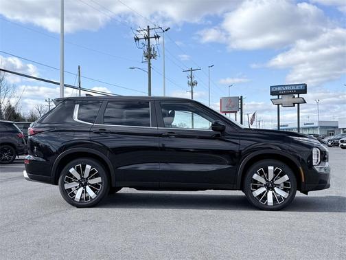 2025 Mitsubishi Outlander SE