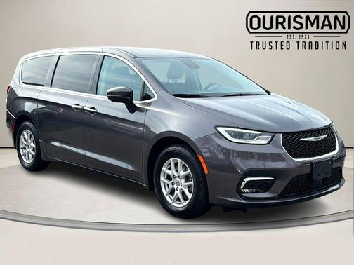 2023 Chrysler Pacifica Touring-L