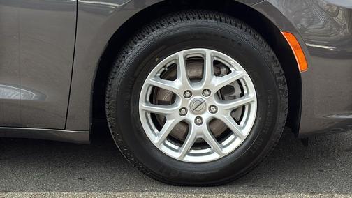 2023 Chrysler Pacifica Touring-L