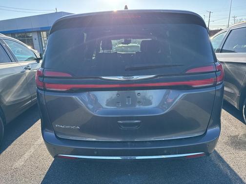 2023 Chrysler Pacifica Touring-L