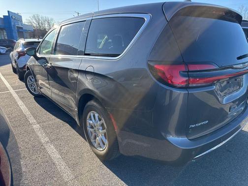 2023 Chrysler Pacifica Touring-L