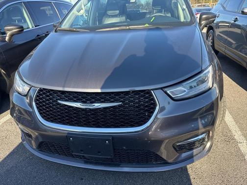 2023 Chrysler Pacifica Touring-L