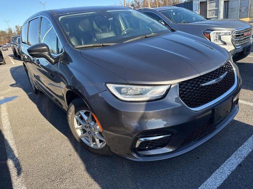 2023 Chrysler Pacifica Touring-L