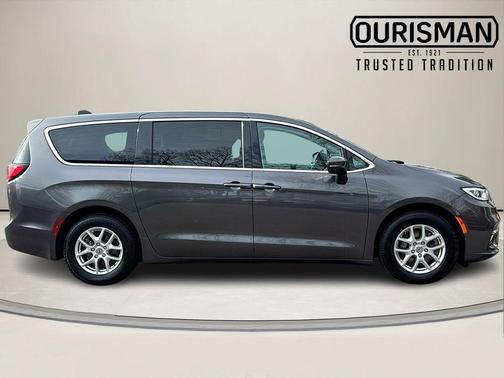 2023 Chrysler Pacifica Touring-L