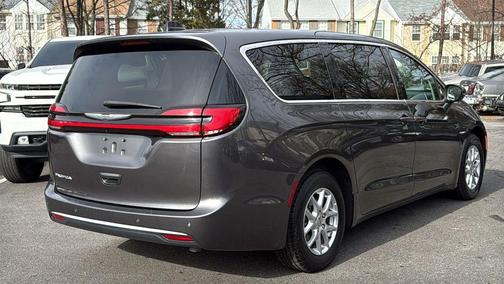 2023 Chrysler Pacifica Touring-L