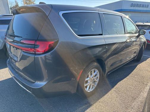 2023 Chrysler Pacifica Touring-L