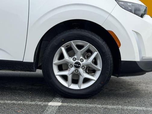 Snow White Pearl 2025 Kia Soul LX