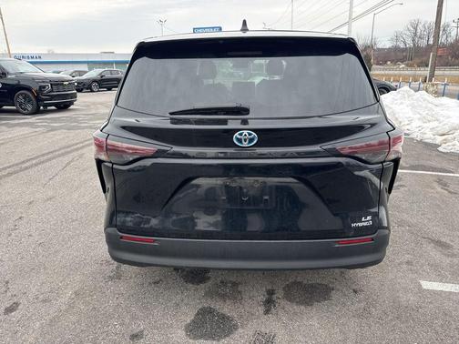 2024 Toyota Sienna LE