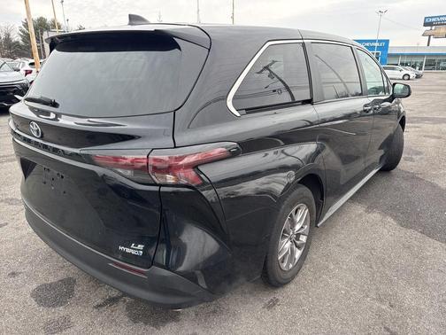 2024 Toyota Sienna LE