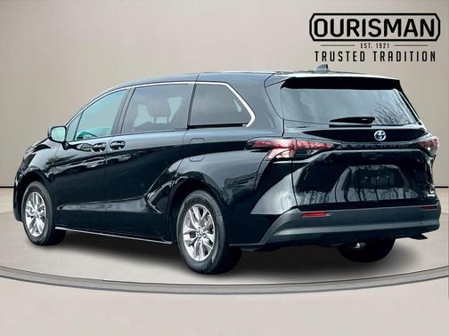 2024 Toyota Sienna LE