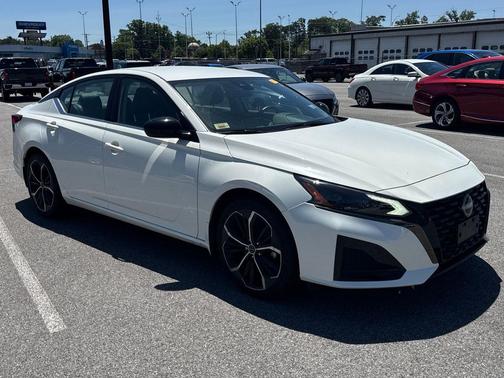 White 2023 Nissan Altima 2.5 SR