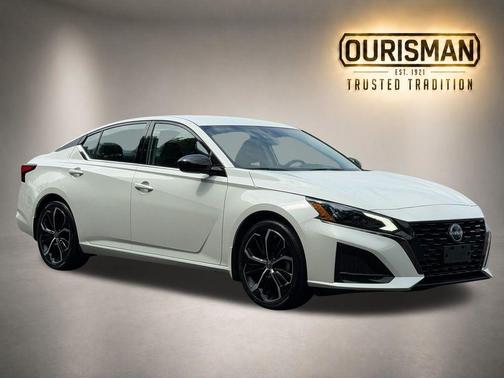 White 2023 Nissan Altima 2.5 SR