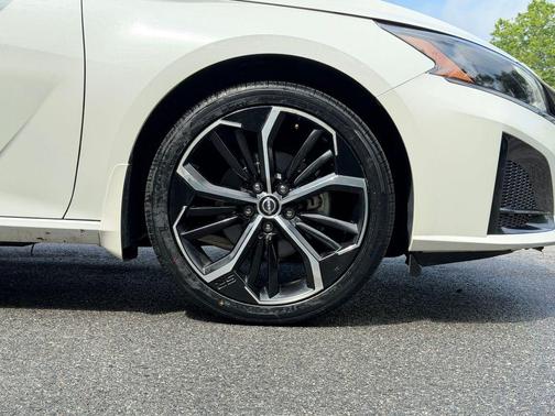 White 2023 Nissan Altima 2.5 SR