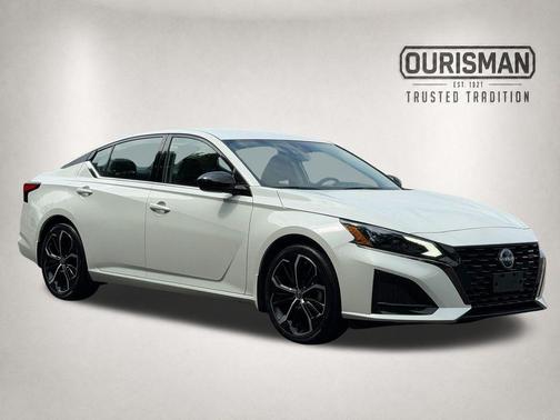 White 2023 Nissan Altima 2.5 SR