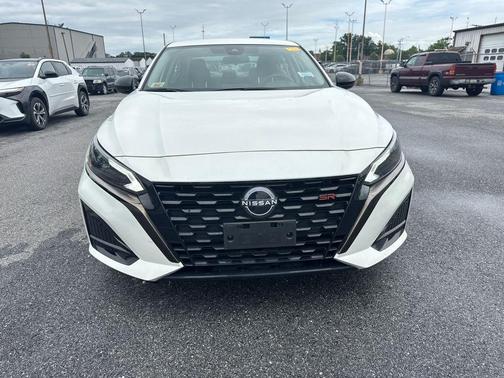 White 2023 Nissan Altima 2.5 SR