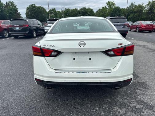White 2023 Nissan Altima 2.5 SR