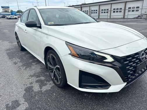 White 2023 Nissan Altima 2.5 SR