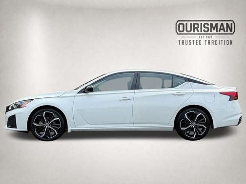 White 2023 Nissan Altima 2.5 SR