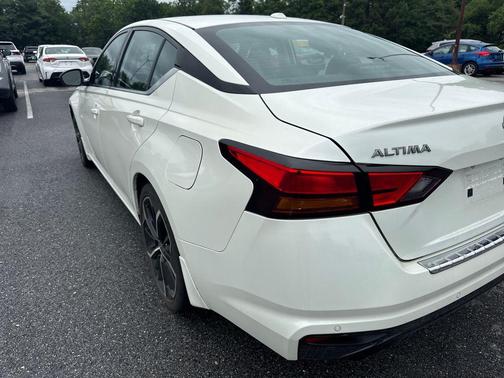 White 2023 Nissan Altima 2.5 SR
