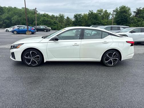 White 2023 Nissan Altima 2.5 SR
