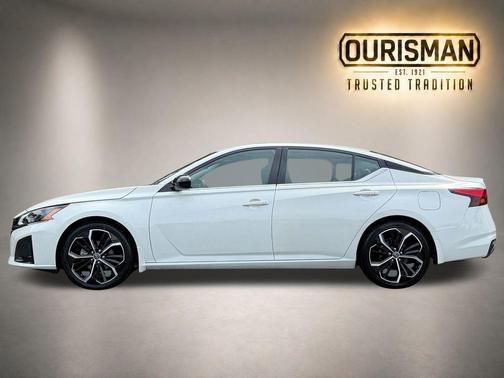 White 2023 Nissan Altima 2.5 SR
