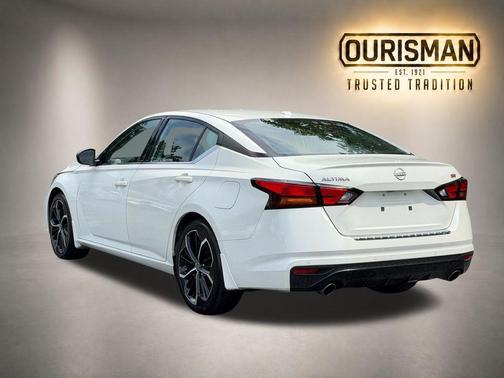 White 2023 Nissan Altima 2.5 SR