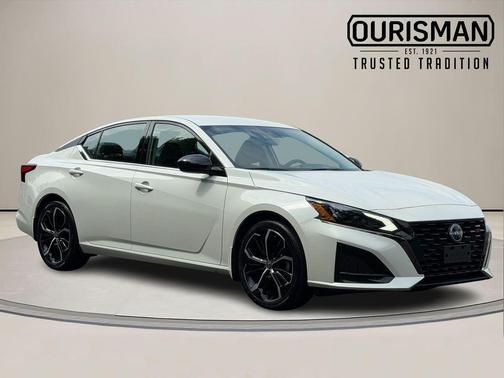 White 2023 Nissan Altima 2.5 SR