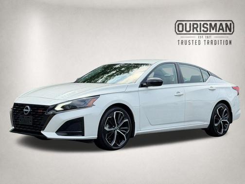 White 2023 Nissan Altima 2.5 SR