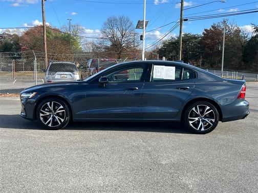 2024 Volvo S60 B5 Core Dark Theme