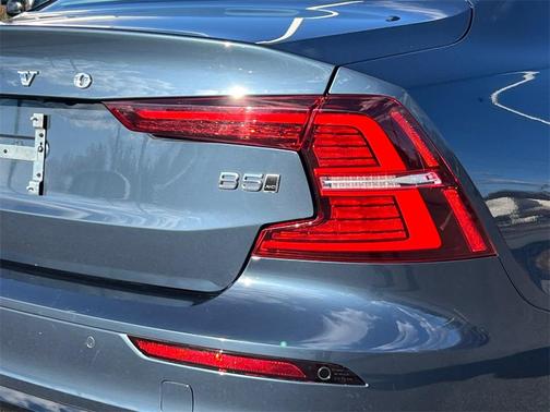 2024 Volvo S60 B5 Core Dark Theme