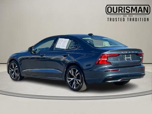 2024 Volvo S60 B5 Core Dark Theme