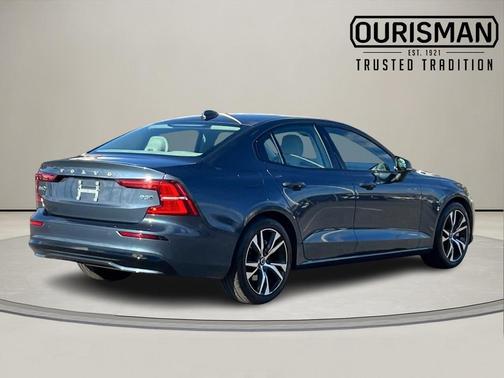 2024 Volvo S60 B5 Core Dark Theme