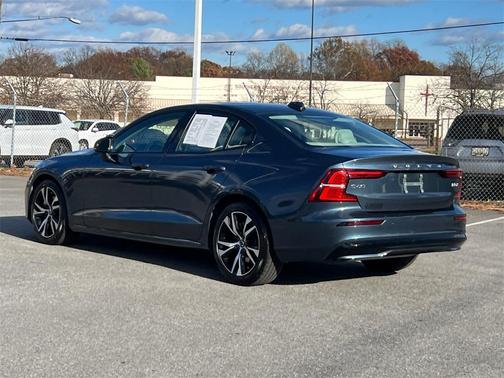 2024 Volvo S60 B5 Core Dark Theme