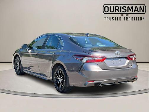 Predawn Gray Mica 2022 Toyota Camry SE