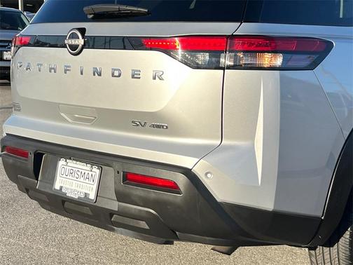 2024 Nissan Pathfinder SV