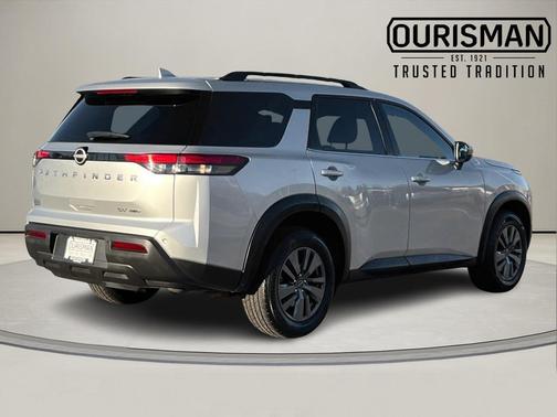 2024 Nissan Pathfinder SV