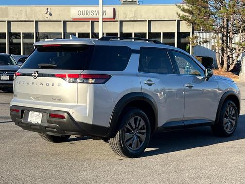 2024 Nissan Pathfinder SV