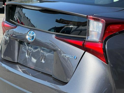 2022 Toyota Prius LE