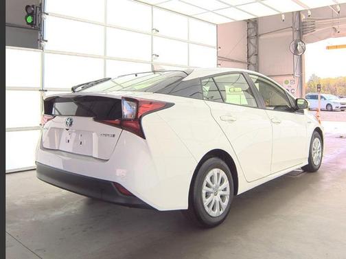 2020 Toyota Prius LE
