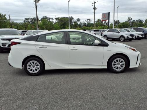 2020 Toyota Prius LE