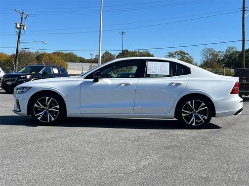 2024 Volvo S60 B5 Core Dark Theme