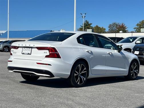 2024 Volvo S60 B5 Core Dark Theme