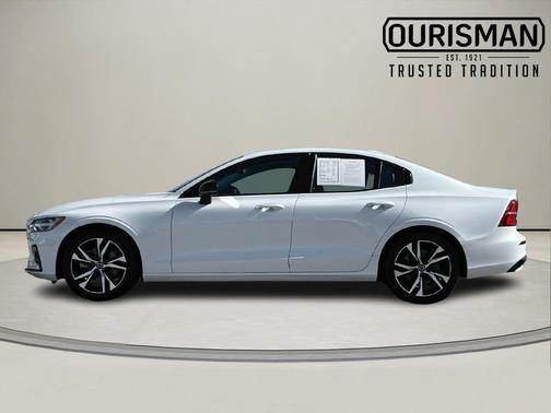 2024 Volvo S60 B5 Core Dark Theme