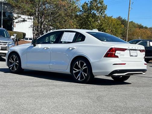 2024 Volvo S60 B5 Core Dark Theme