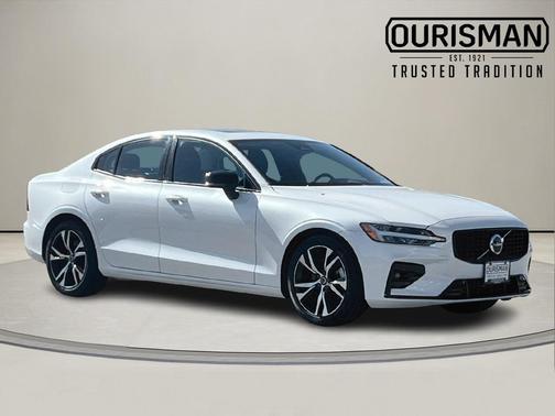 2024 Volvo S60 B5 Core Dark Theme